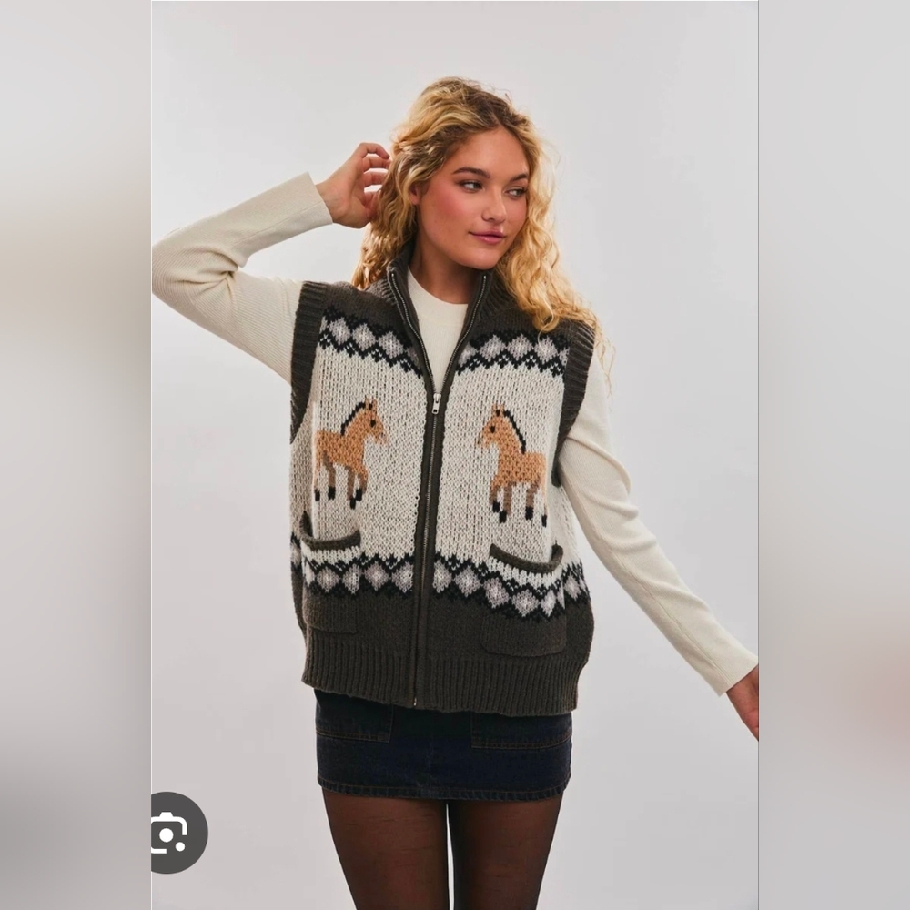 Women's Horse Pattern Sweater Vest - Black and Cream
